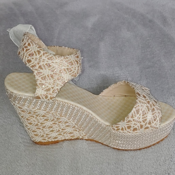 Platform sandals - Picture 2 of 6